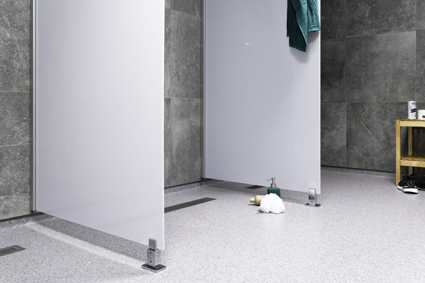 Purus Line Vinyl Plus 600, 83 mm szerkezeti magasságú folyóka, Ø 50 mm-es vízszintes kifolyócsonkkal